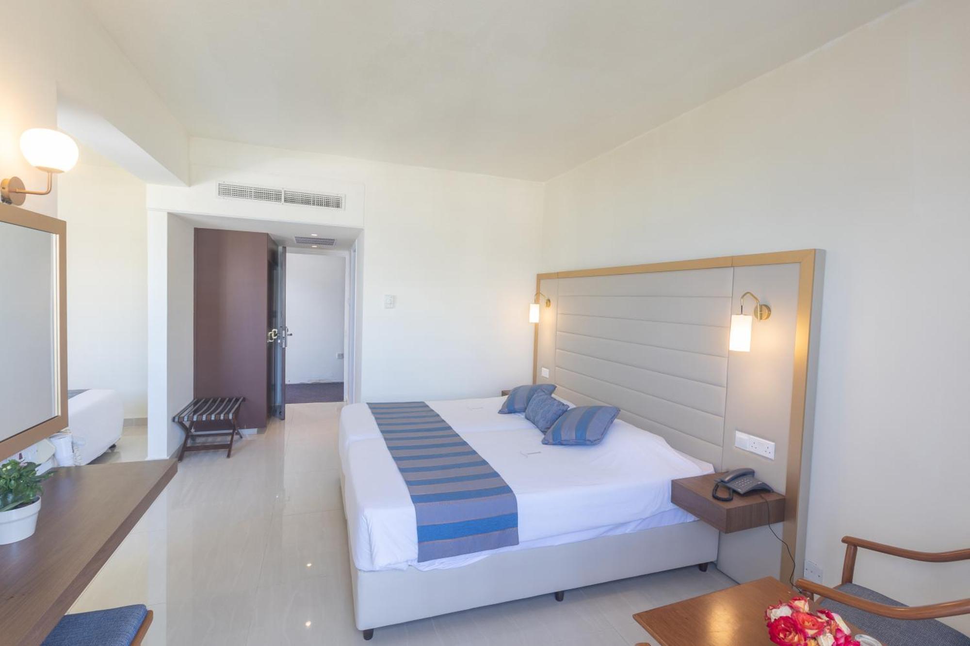 Iliada Beach Hotel Protaras Bagian luar foto